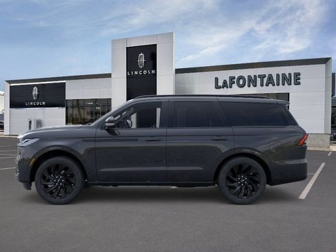 New 2026 Lincoln Navigator Reserve AWD/4WD image 3