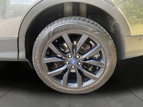 Used 2019 Ford Escape Titanium AWD/4WD image 8