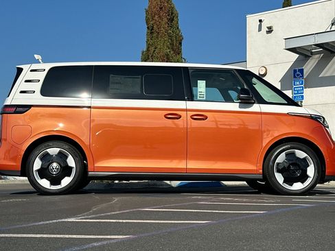 New 2025 Volkswagen ID. Buzz Pro S Plus image 4