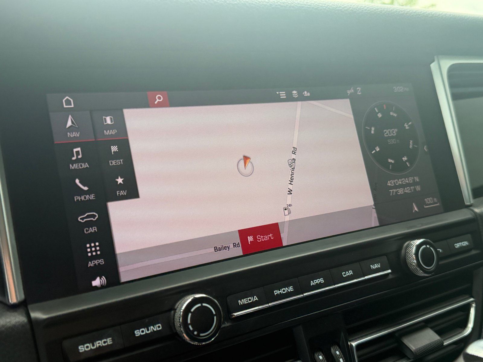 Used 2020 Porsche Macan AWD/4WD image 15