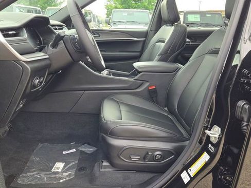 New 2025 Jeep Grand Cherokee L Limited w/ Black Appearance Package image 25