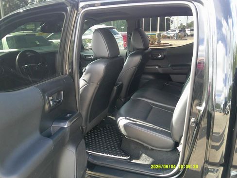 Used 2019 Toyota Tacoma TRD Sport AWD/4WD image 11