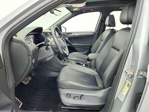 Used 2022 Volkswagen Tiguan SE R-Line image 17