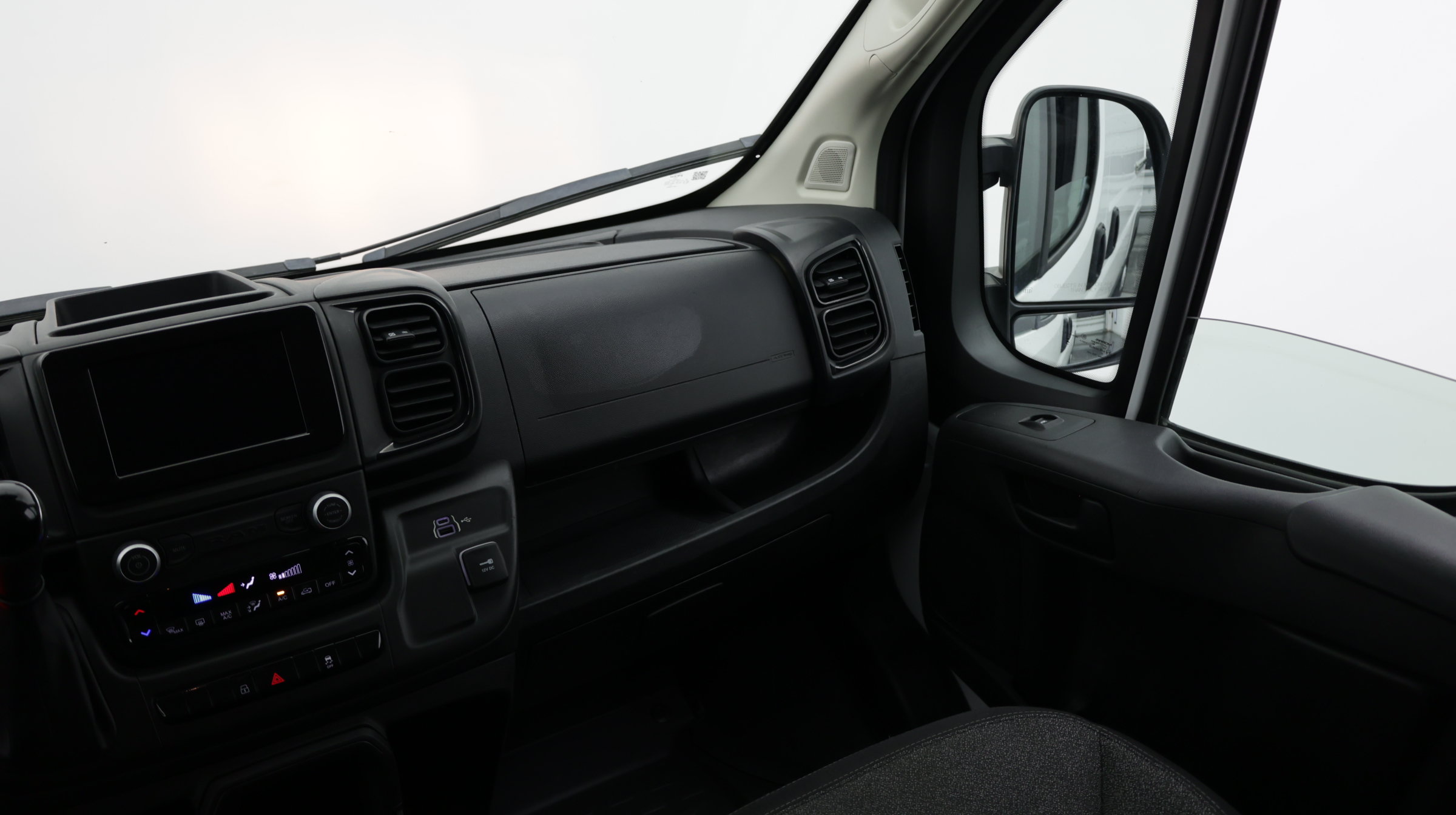 Used 2025 RAM ProMaster 2500 w/ Convenience Group FWD image 28