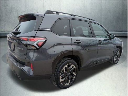 Used 2025 Subaru Forester Premium image 5