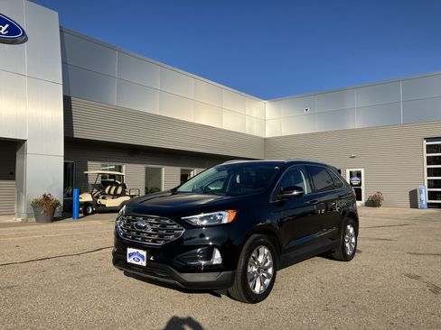 Used 2024 Ford Edge Titanium AWD/4WD image 2