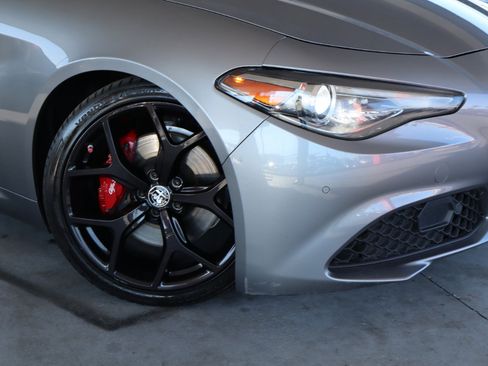 Used 2020 Alfa Romeo Giulia w/ Nero Edizione image 4