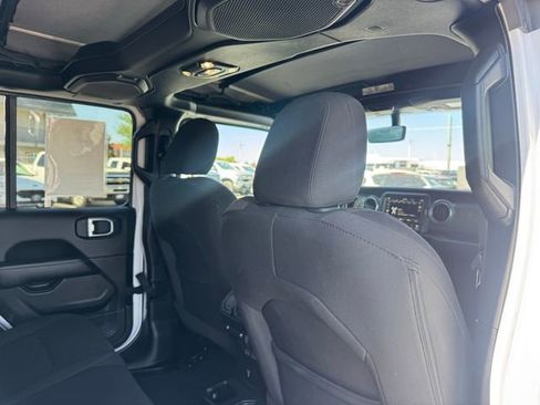 Used 2022 Jeep Wrangler Unlimited Sahara image 19