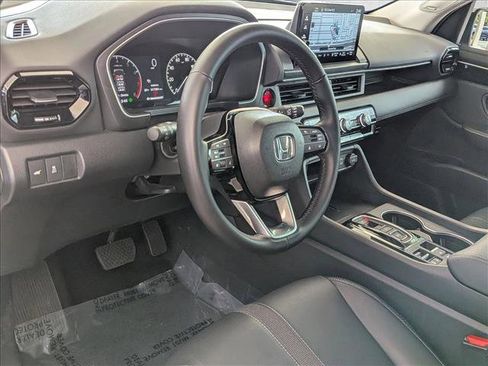 Certified 2025 Honda Pilot Touring image 9