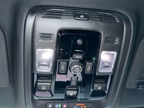 Used 2026 GMC Yukon XL Denali w/ Denali Reserve Package image 35