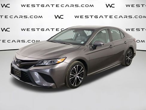 Used 2018 Toyota Camry SE w/ Convenience Package FWD image 1