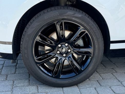 Used 2022 Land Rover Range Rover Velar R-Dynamic S image 13