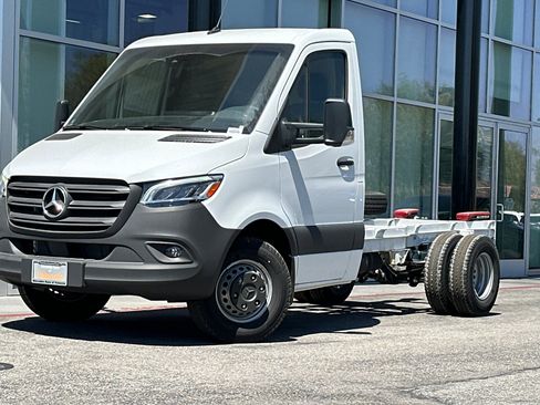 New 2024 Mercedes-Benz Sprinter 4500 image 2