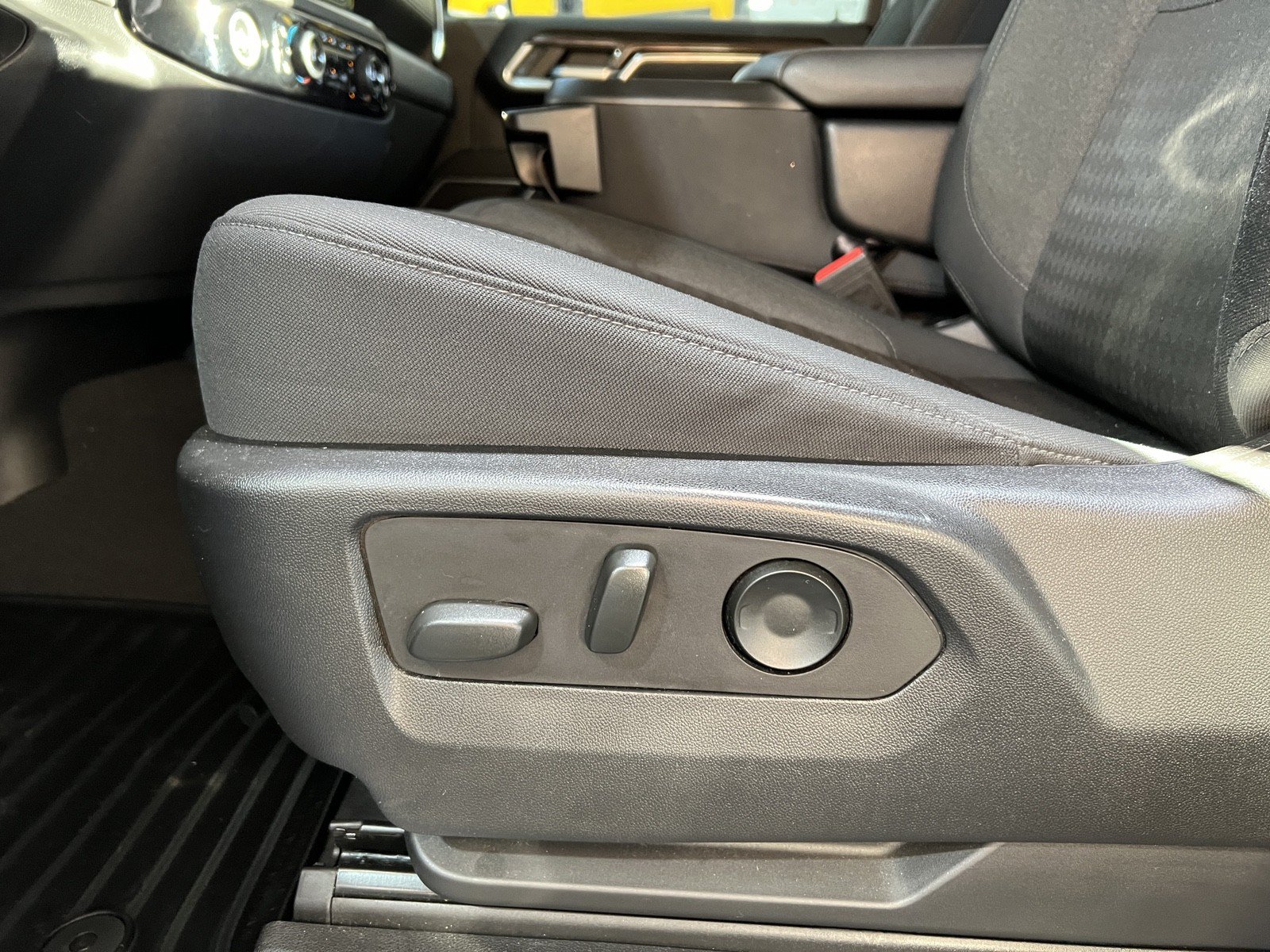 Used 2022 Chevrolet Silverado 1500 LT RWD image 23