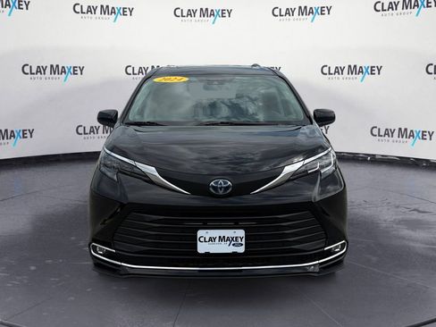 Used 2024 Toyota Sienna XLE image 8