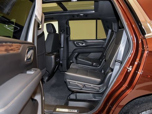 Used 2023 Chevrolet Tahoe Premier AWD/4WD image 28