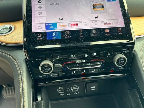 Used 2021 Jeep Grand Cherokee L Summit AWD/4WD image 17