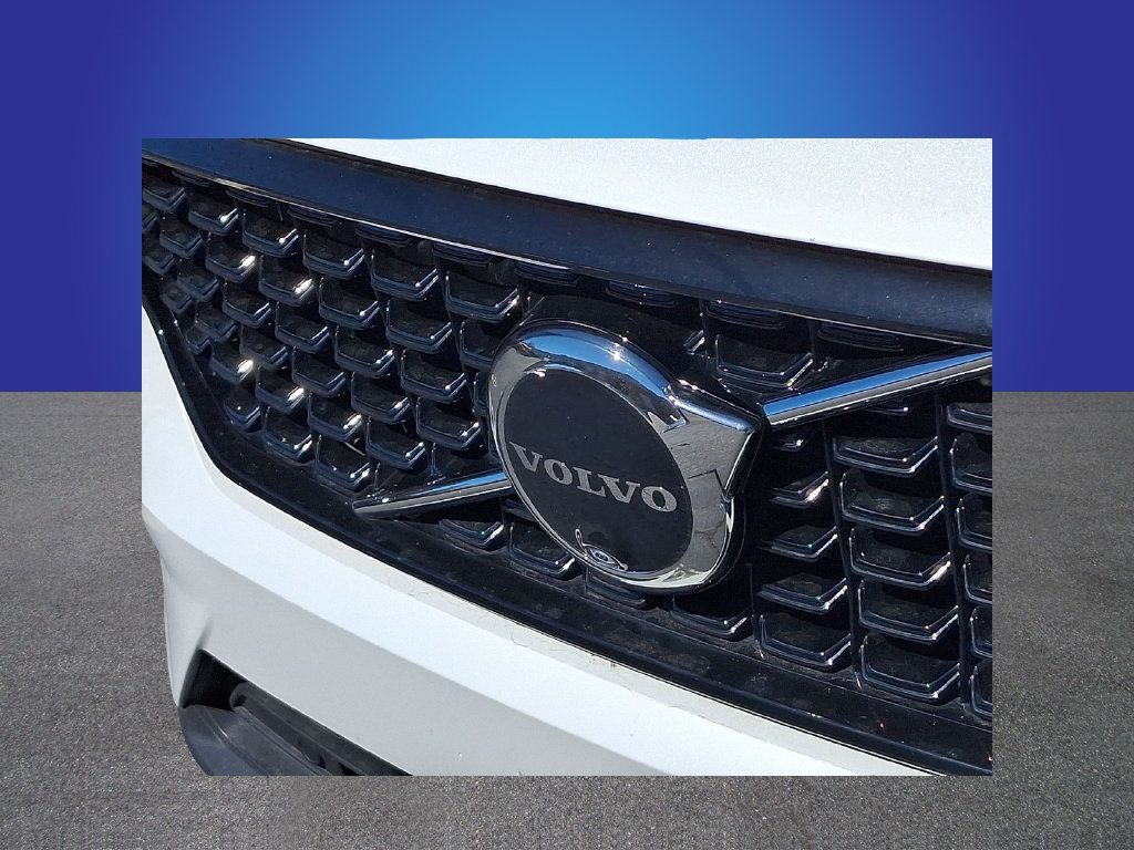 Used 2024 Volvo XC40 B5 Plus w/ Climate Package AWD/4WD image 5
