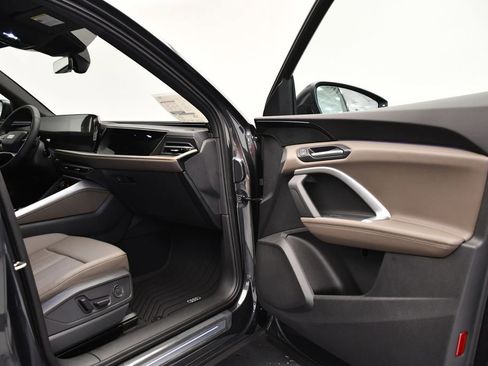 Certified 2025 Audi Q5 Premium w/ Convenience Package image 45