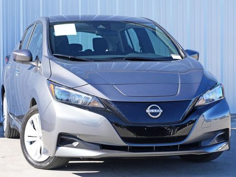 Used 2025 Nissan Leaf S image 2