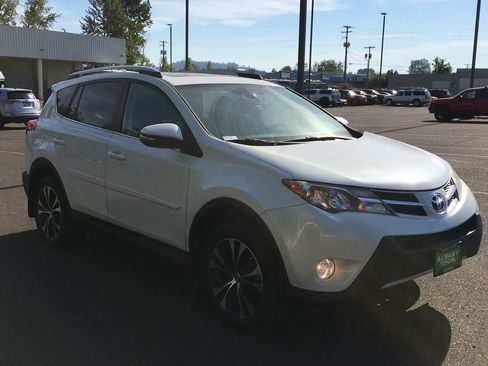 Used 2015 Toyota RAV4 Limited w/ Technology Package AWD/4WD image 9