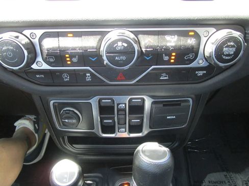 Used 2024 Jeep Wrangler Unlimited Sahara AWD/4WD image 30