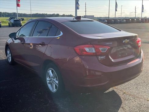 Used 2017 Chevrolet Cruze LT w/ Convenience Package FWD image 4