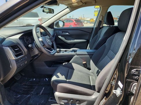 Used 2024 Nissan Rogue SV FWD image 11