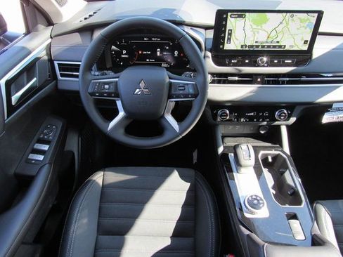 New 2025 Mitsubishi Outlander SE FWD image 11