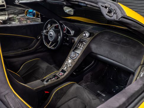 Used 2015 McLaren 650S Spider image 37