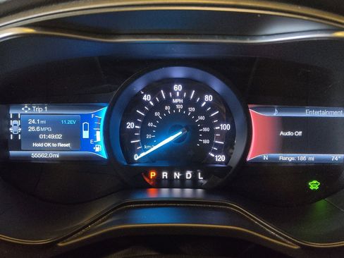 Used 2019 Ford Fusion SE FWD image 23