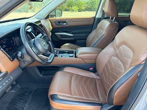 Certified 2025 Nissan Pathfinder Platinum AWD/4WD image 10