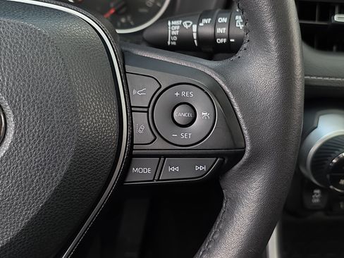 Used 2021 Toyota RAV4 XLE Premium image 17