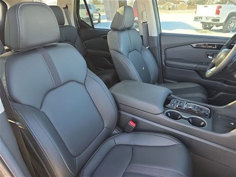 Used 2025 Honda Pilot Touring image 31