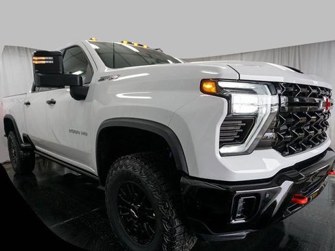 New 2026 Chevrolet Silverado 2500 ZR2 image 2