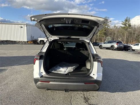 New 2025 Chevrolet Equinox LT w/ Safety and Technology Package image 25