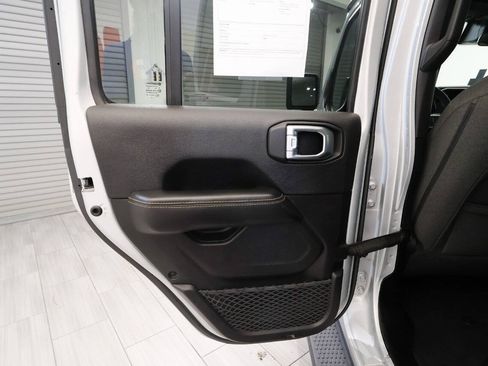Used 2024 Jeep Wrangler Unlimited Sahara w/ Safety Group AWD/4WD image 18