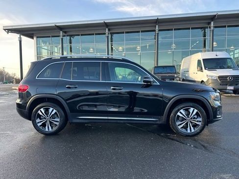 Used 2025 Mercedes-Benz GLB 250 4MATIC image 8