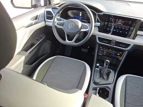 Certified 2025 Volkswagen Taos SE w/ Panoramic Sunroof Package image 14