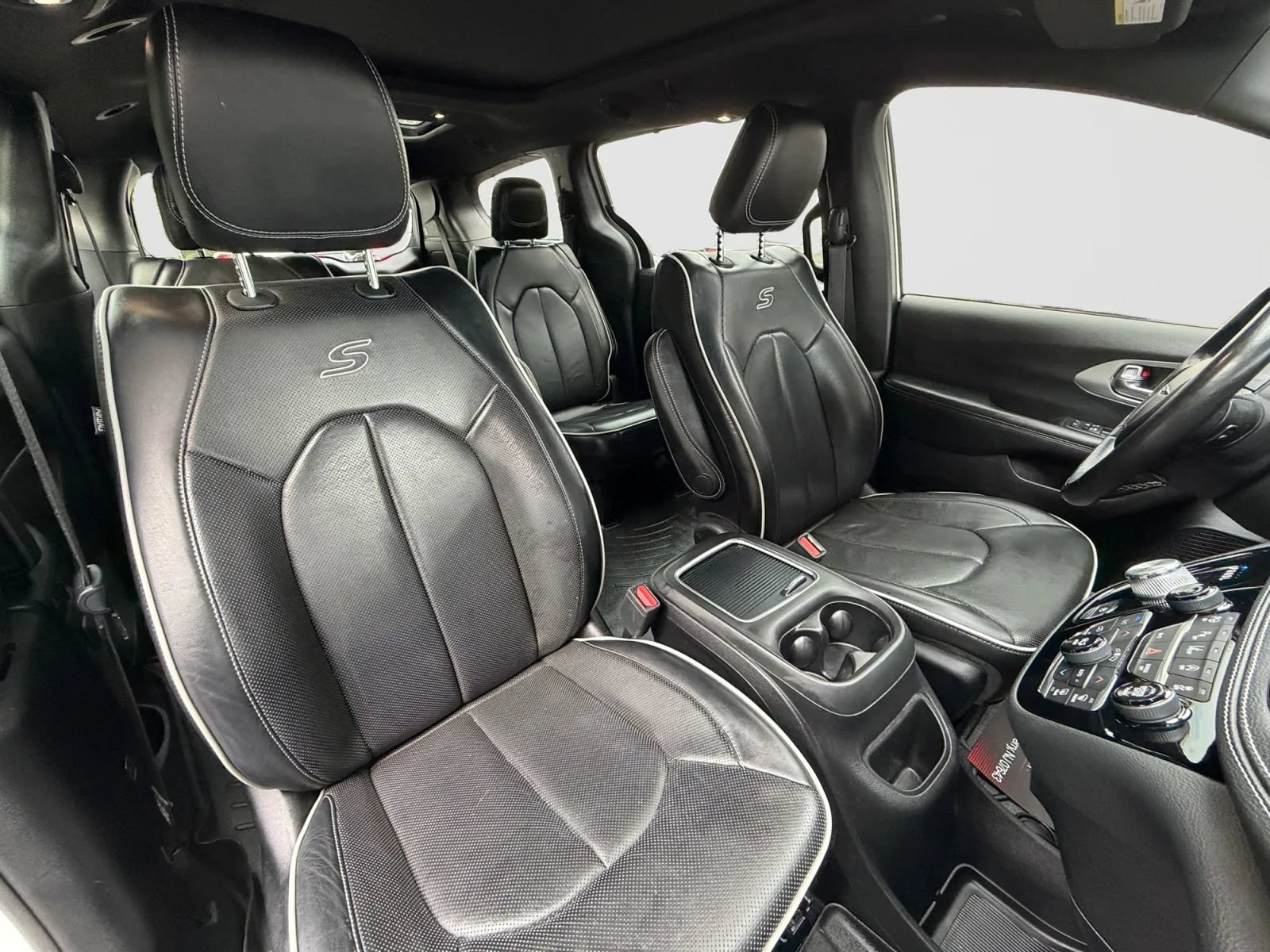 Used 2019 Chrysler Pacifica Limited w/ Advanced Safetytec Group FWD image 23