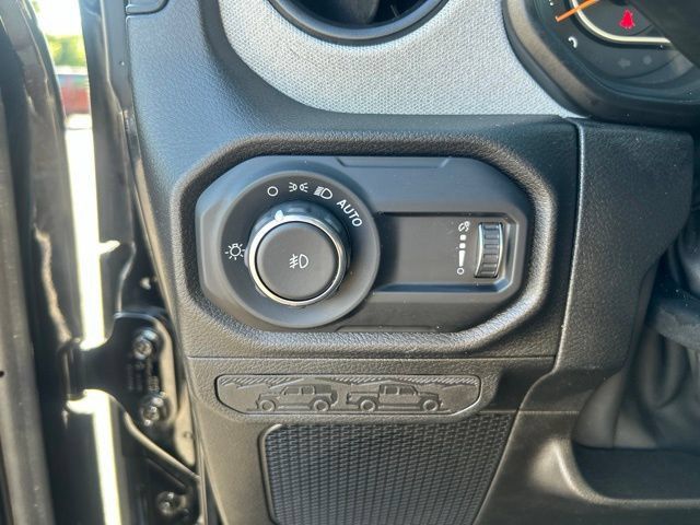 Used 2025 Jeep Wrangler Unlimited Sport AWD/4WD image 26