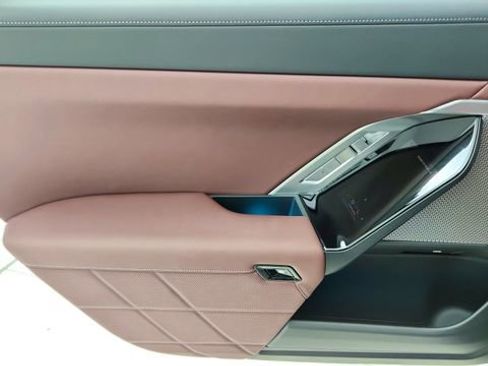 Used 2023 BMW 760i xDrive AWD/4WD image 31