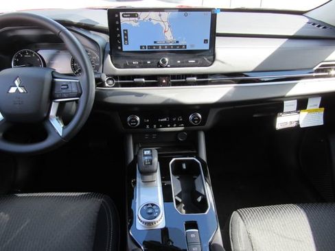 New 2026 Mitsubishi Outlander ES FWD image 16