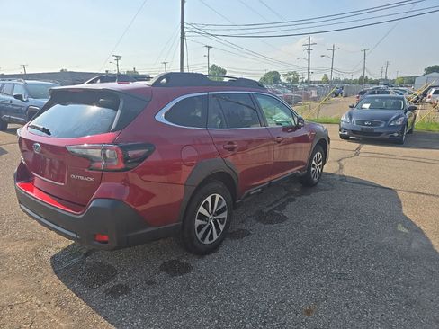 Used 2024 Subaru Outback Premium AWD/4WD image 3