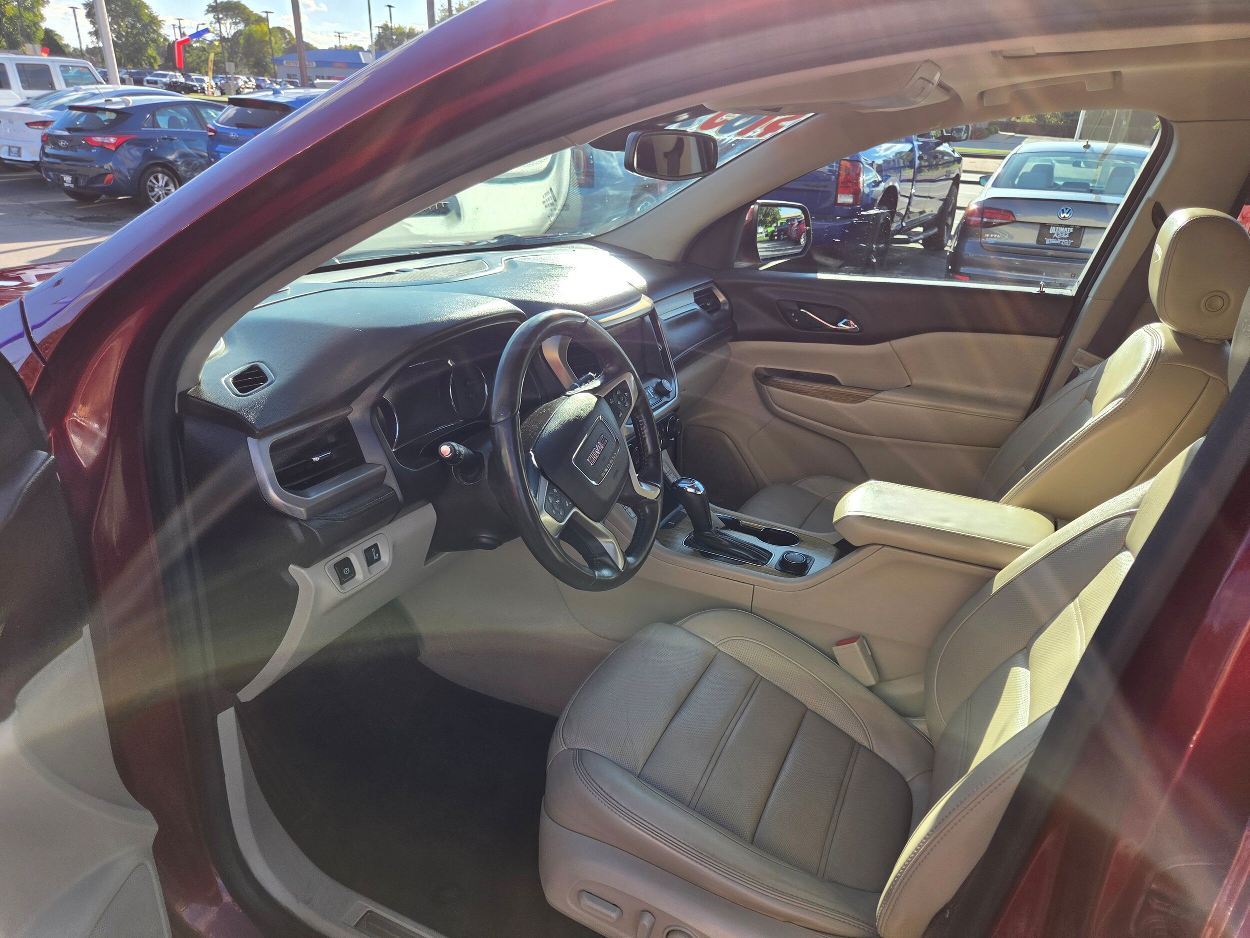 Used 2017 GMC Acadia Denali w/ Technology Package AWD/4WD image 4