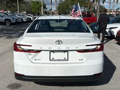 Used 2025 Toyota Camry LE w/ Convenience Package image 6
