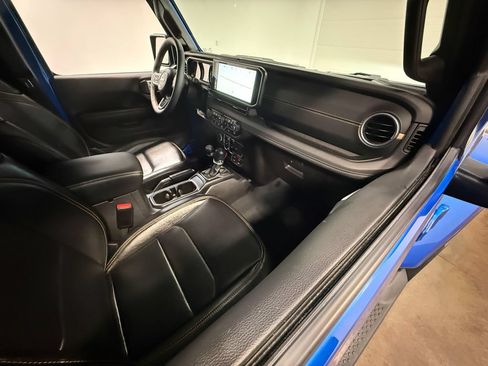Used 2024 Jeep Wrangler Unlimited Sahara w/ Technology Group AWD/4WD image 58