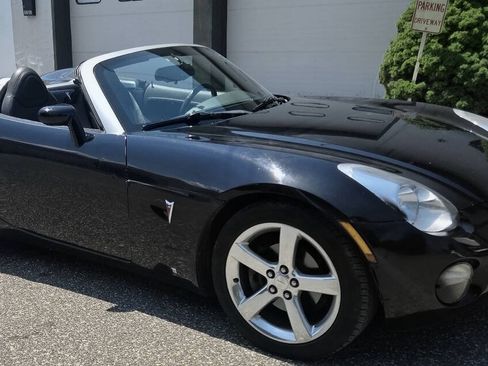 Used 2006 Pontiac Solstice Convertible w/ Premium Package RWD image 3