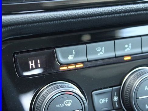 Used 2024 Volkswagen Taos SE image 40