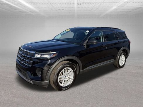 Certified 2025 Ford Explorer Active AWD/4WD image 4